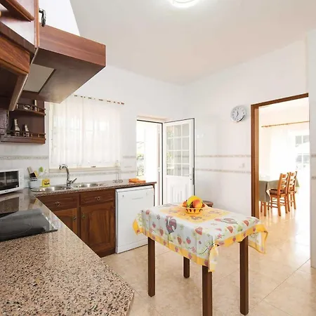 Villa Carvoeiro Sleeps 6 Pool Air Con Wifi *